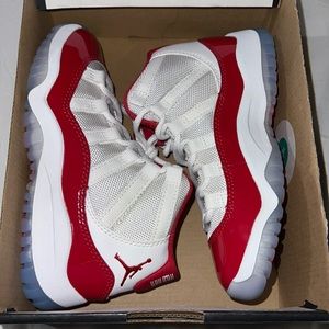 NEW Jordan 11 Retro Cherry (Preschool) - Red/White